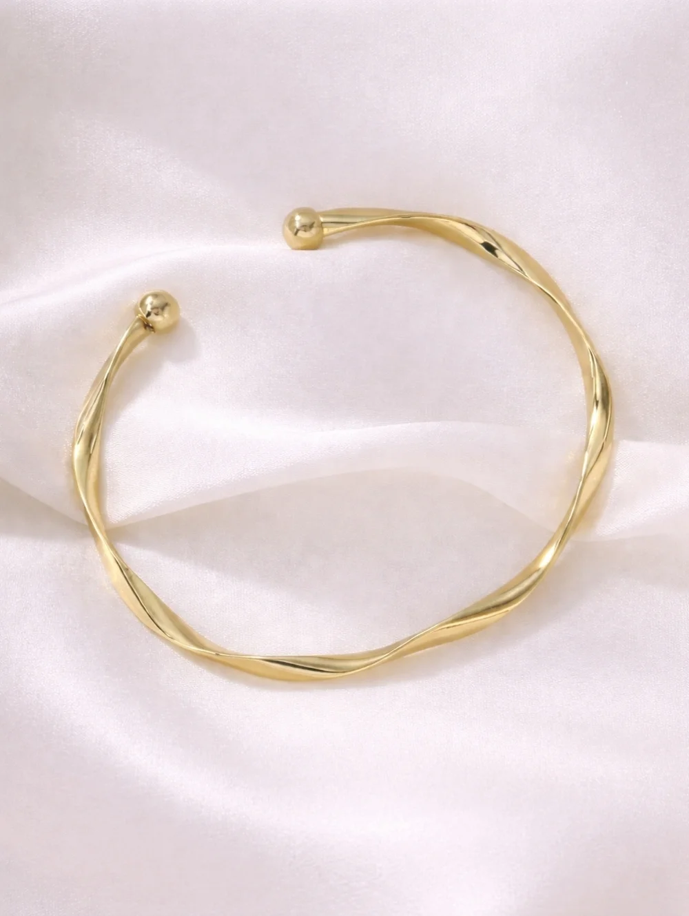 Adjustable 18k gold plated Open Twist Minimalist Bracelet